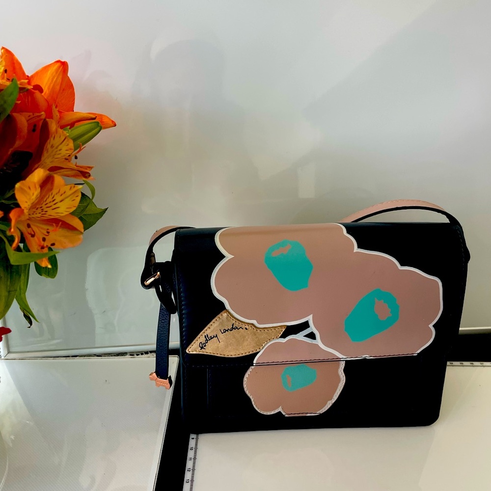 PreOwned.  Radley cross body bag. Inside is fully lined with a zipped pocket..